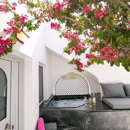 Sensia Luxury Apartment With Hot Tub Oía Exteriér fotografie